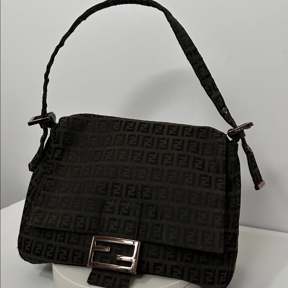 💯Authentic Fendi Mamma Baguette Bag🍀